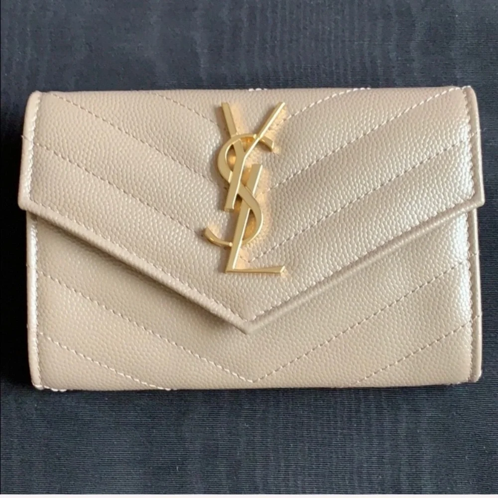 Yves Saint Laurent Beige Quilted Leather Wallet with Gold YSL Logo - Picture 4 of 7